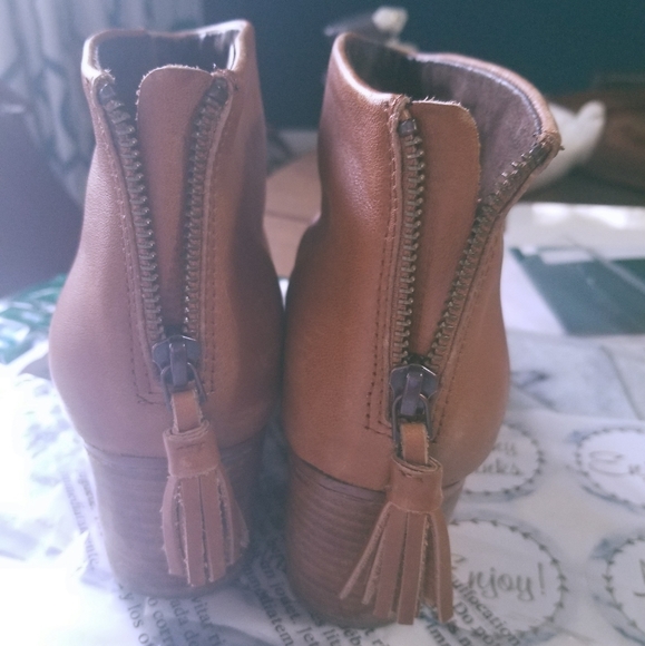 SOLD - TOMS Leila boots - Picture 2 of 4